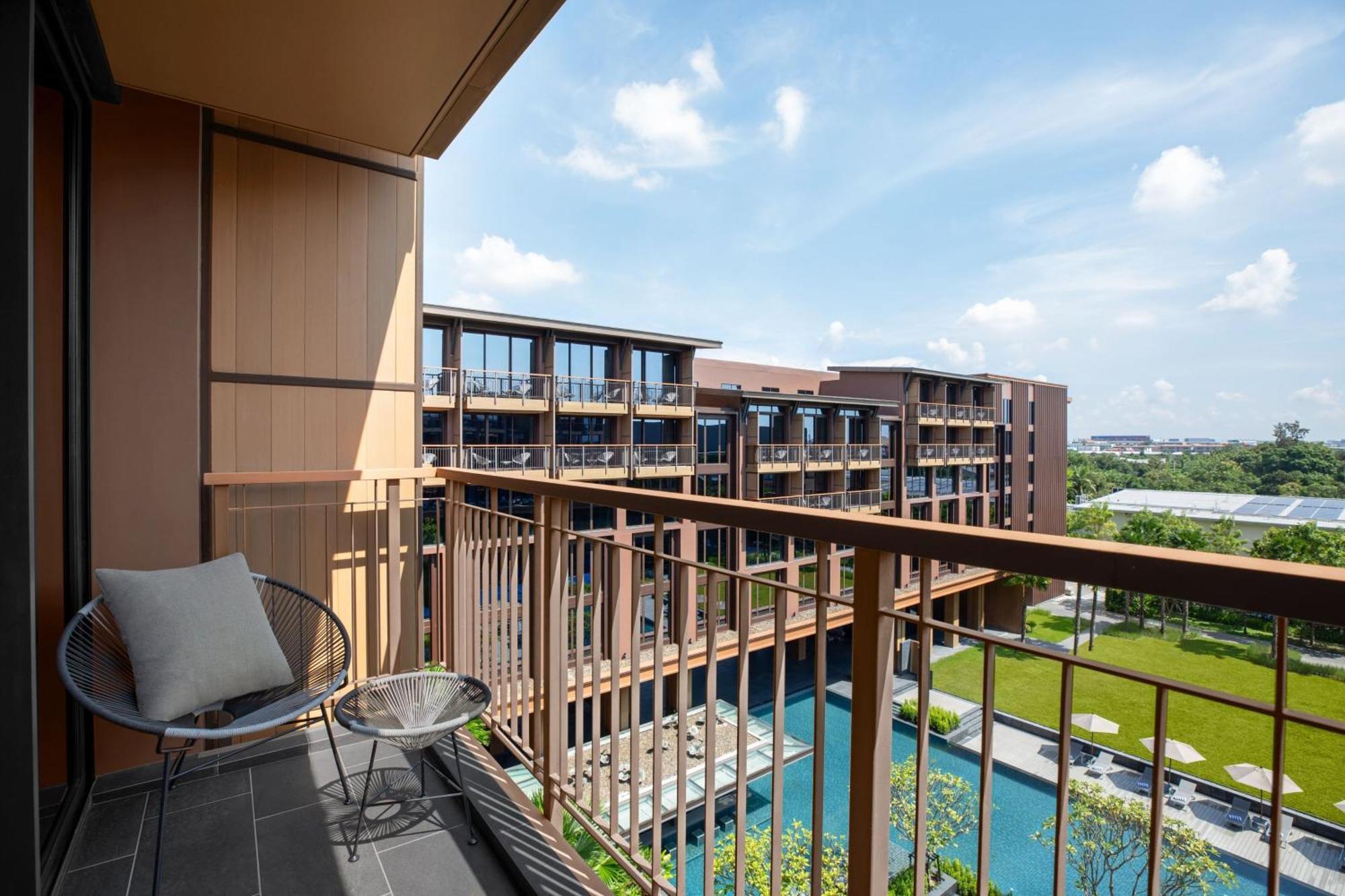Courtyard By Marriott Bangkok Suvarnabhumi Airport Dış mekan fotoğraf